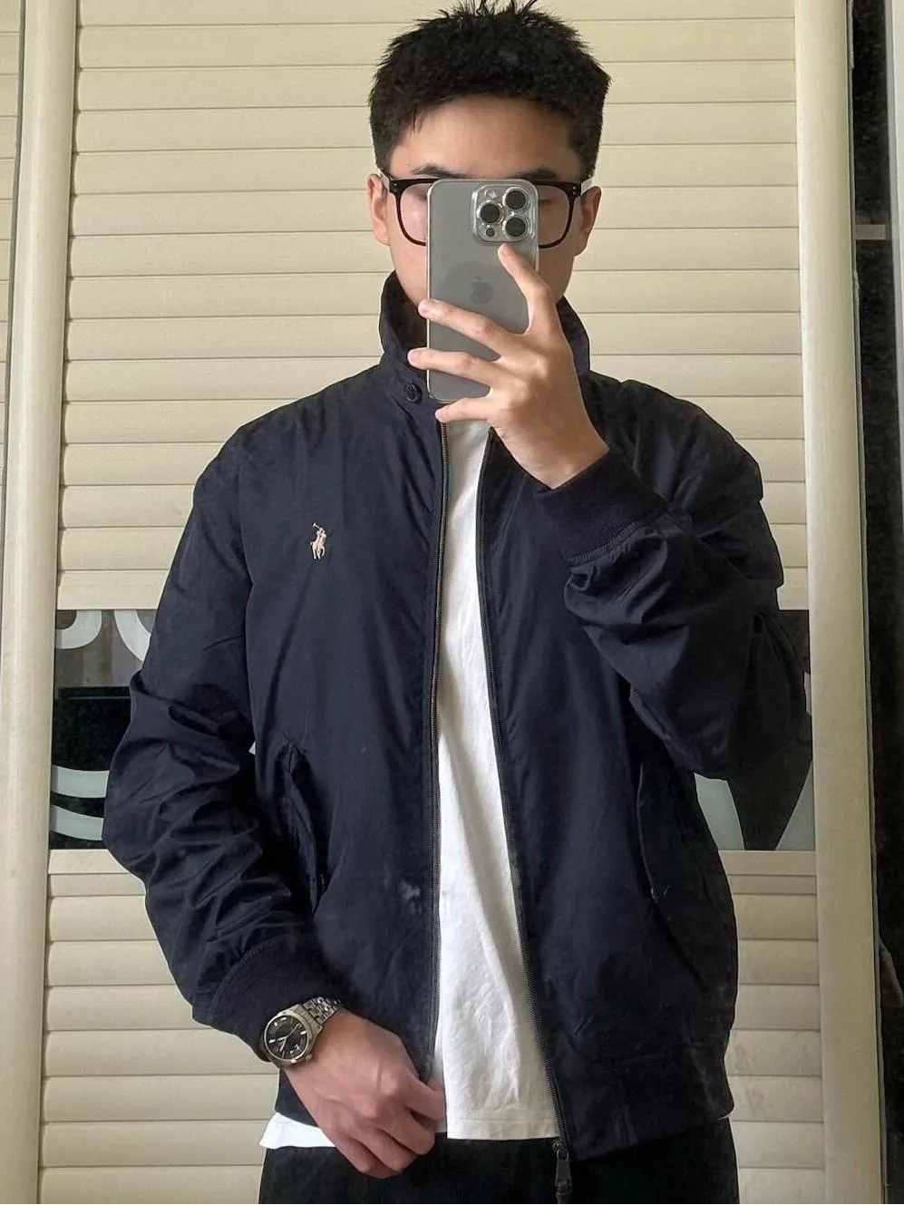 P306 💰Ralph Lauren/Ralph Lauren American vintage classic lapel retro waterproof jacket. Classic design. Timeless classic. The cotton fabric is thick and wide, showing a sense of vintage. The collar and cuffs are decorated with colorful plaid. It looks good on both men and women. It is comfortable and comfortable to wear. Mainly relaxed retro YYDS. One piece for both men and women. An indispensable piece for autumn and winter. The hottest jacket at the moment. One hundred percent cotton twill is thick and thick, ⚠️correctly spaced red and green plaid lining, imported high-density embroidery. The Harrington jacket has a loose fit, is short and fat, and is super versatile. It is a clean fit and is suitable for both men and women. Color: Khaki Navy Black Size: M-XXL Size Length Bust Sleeve Length Shoulder Width M 67 110 61 L 68 114 62 XL 70 118 63 2XL 72 122 64